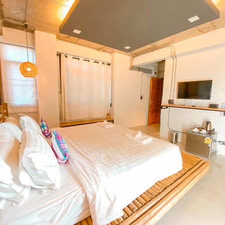 Отель Luck Esan Loft Убонратчатхани Экстерьер фото